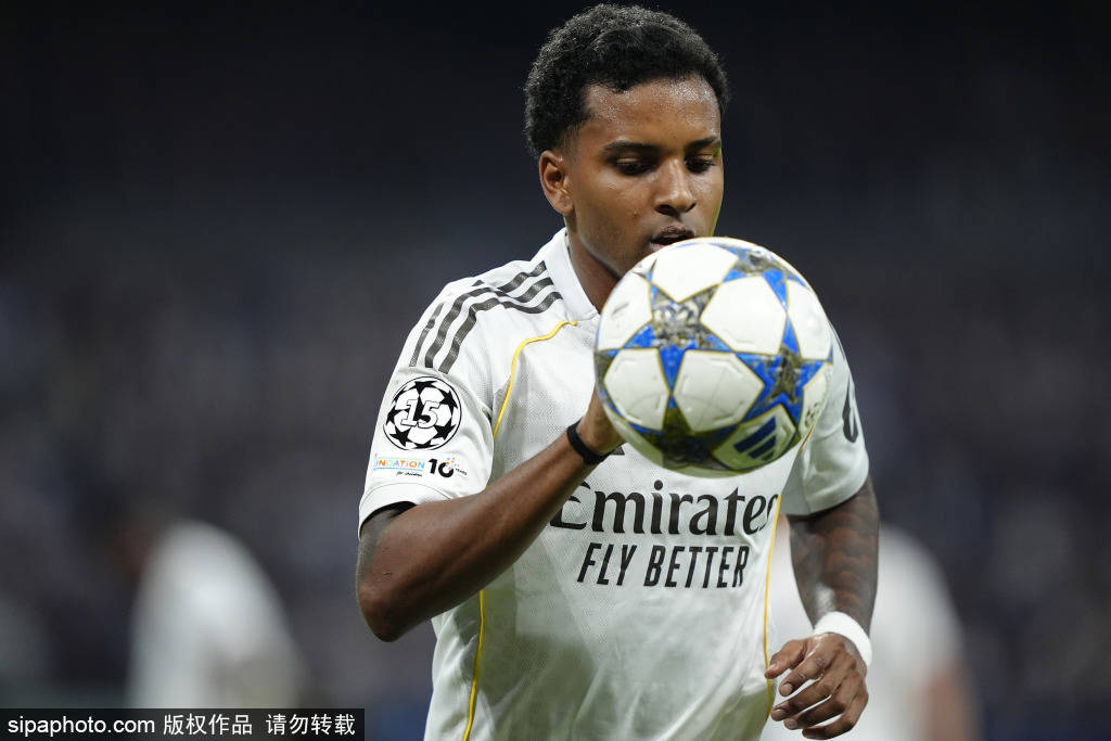 阿瓦雷斯的完美复仇：点球与任意球双杀皇马